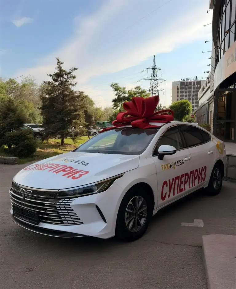 Суперприз акции TaxiKolesa — автомобиль BYD Destroyer 05 с брендированием «Суперприз»